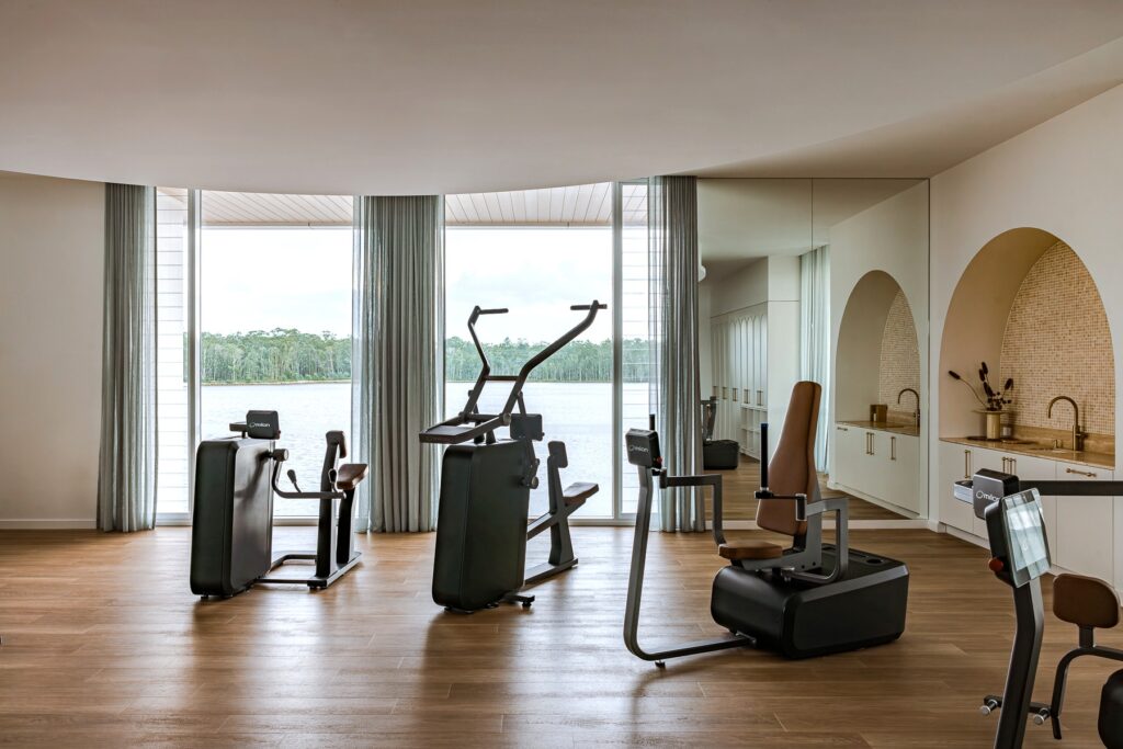 PALM LAKE RESORT PELICAN WATERS SPRINGS COUNTRY CLUB (9)